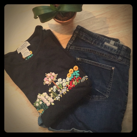 Vintage Tops - Vintage Embroidered Garden T-Shirt